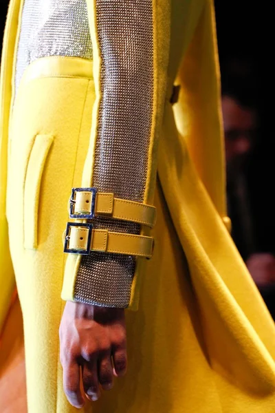 Look 50